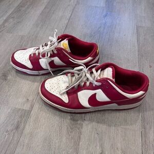 Nike Dunk Low Men's Size 10 USC DD1391-602 Red and White Sneakers Swoosh
